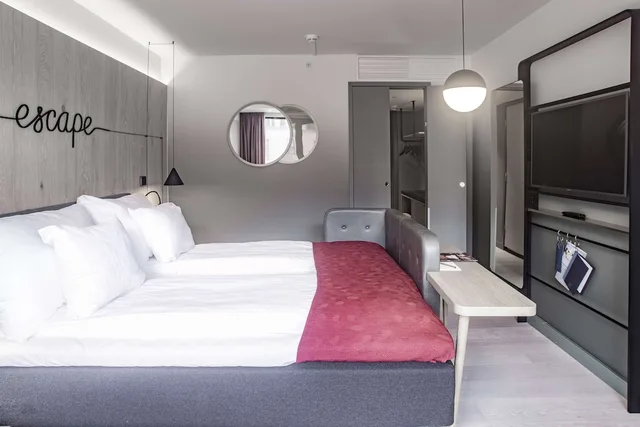 غرفة سوبيريور كبيرة بسرير كينج، Hotel Norge By Scandic 1/7