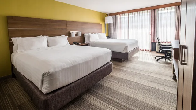Room, 2 Queen Beds, Holiday Inn Express Fullerton Anaheim 1/3