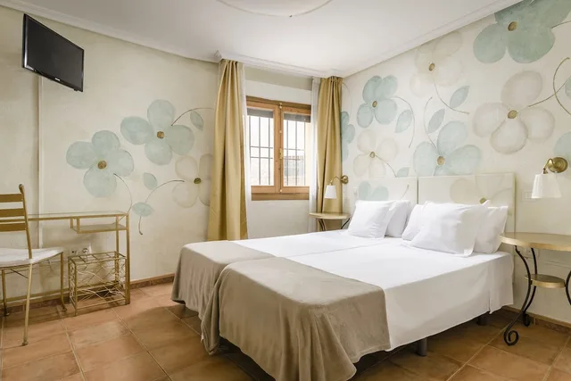 غرفة بسرير مزدوج مع سرير إضافي، EL HOSTAL PUERTA BISAGRA. 2/6