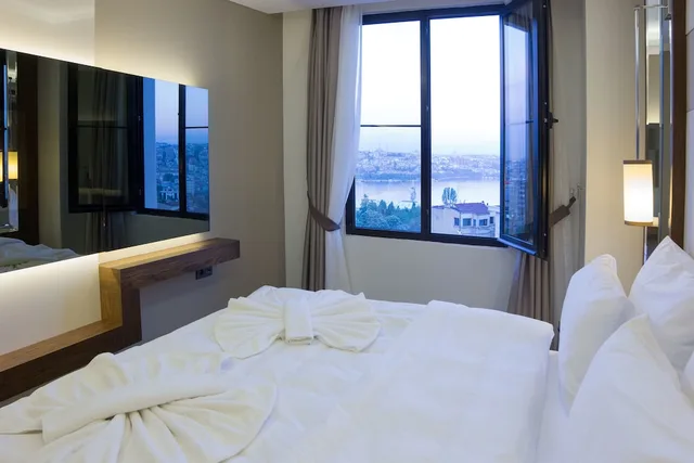 غرفة ديلوكس ثلاثية بسرير مزدوج وسرير فردي بإطلالة على البحر، The Biancho Hotel Pera 9/10