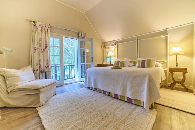 Petite, Suite, King Bed، LAuberge 2/8
