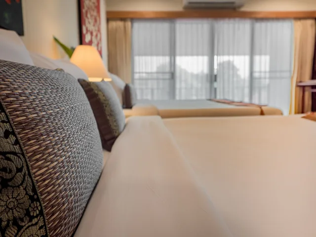 غرفة جونيور رباعية بسرير كينج وسريرين منفصلين، Chiangkhan River Mountain Resort 3/3