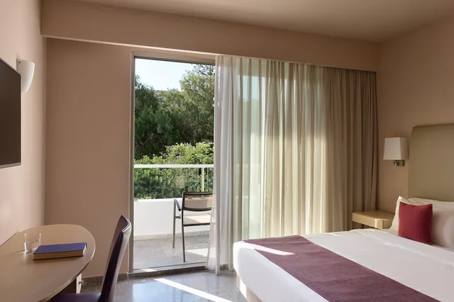 Room, Queen Bed, Inland View, Sofa، Atlantica Akti Zeus Hotel 2/10