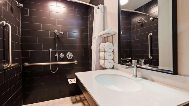 غرفة بسريرين كوين لذوي الإعاقة، Best Western Plus New Barstow Inn & Suites 3/3