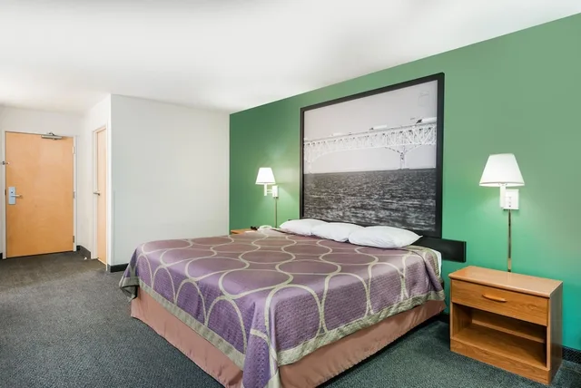 Studio, Suite, King Bed, Super 8 by Wyndham Hagerstown/Halfway Area 2/2