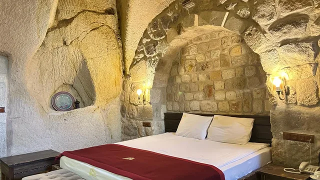 غرفة ديلوكس ثلاثية، Under Cave Hotel 4/7