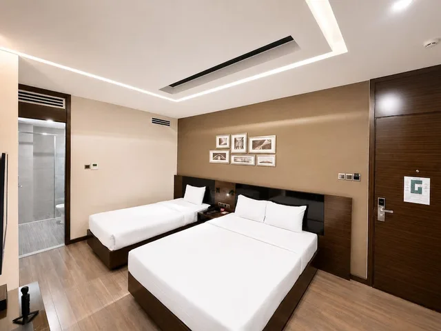 Deluxe, Triple, 1 Double and 1 Single Bed, QUEEN ANN HOTEL 1/10