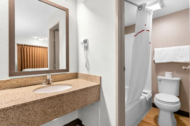 غرفة ديلوكس بسريرين مزدوجين، Red Roof Inn Harrisburg North 4/4