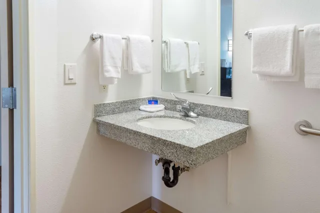 غرفة بسرير كوين لذوي الإعاقة، Motel6 Lincoln City, OR 9/10