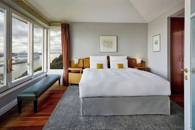 Suite, Double Bed, River View, Louis C Jacob 1/5