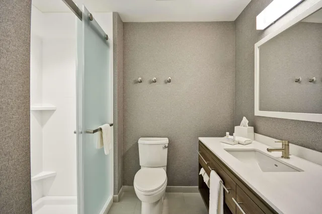 جناح استوديو بسرير كينج لذوي الإعاقة، Home2 Suites By Hilton Queensbury Glens Falls 1/1