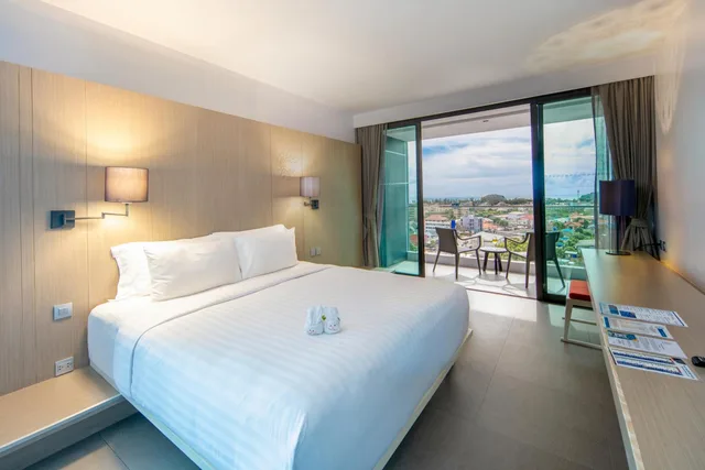 غرفة ديلوكس بسرير كينج بإطلالة على البحر، The Yama Hotel Phuket 2/9