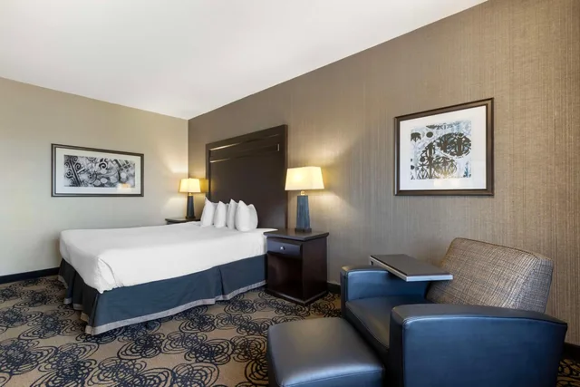 غرفة بسرير كينج بحوض استحمام لذوي الإعاقة، Best Western Plus Midwest Inn 3/5