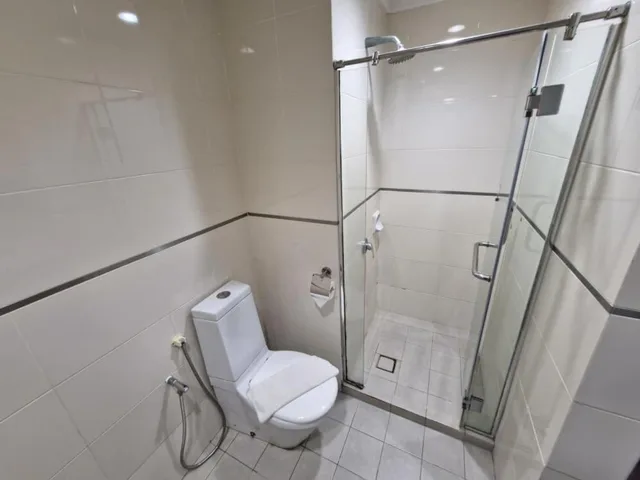 Room, Triple, 1 Double and 1 Single Bed, No Window، Tune Hotel Waterfront Kuching 4/4