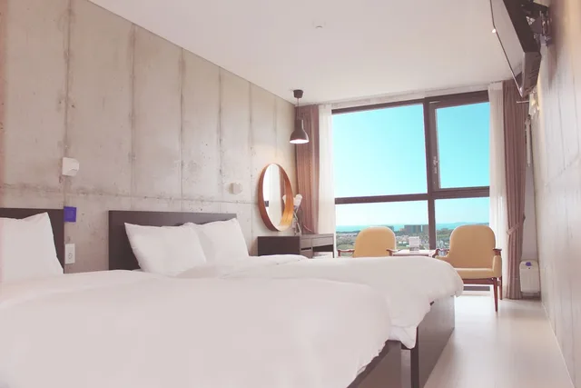 غرفة ديلوكس ثلاثية بسرير كوين وسرير فردي، Hotel Stay Interview Jeju 2/10