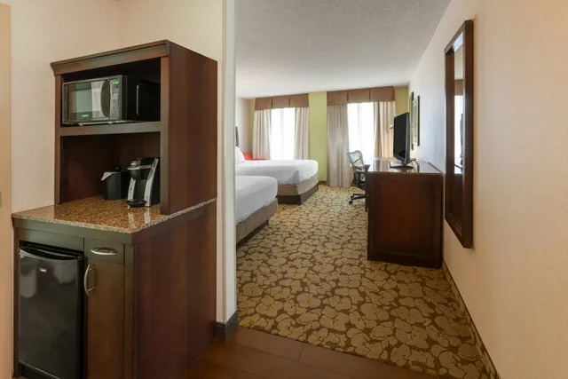 room, 2 queen beds, Hilton Garden Inn Pittsburgh University Place 4/4