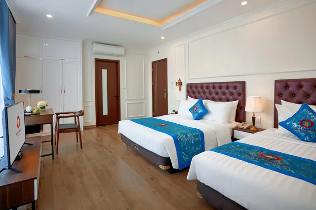 غرفة عائلية بسرير كوين وسرير فردي بإطلالة على المدينة، Grand Dragon Hotel Hanoi 1/4