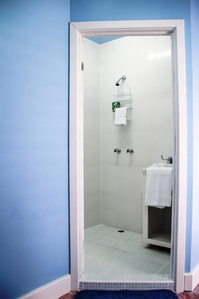 غرفة بانورامية ثلاثية بسرير كوين وسرير فردي بإطلالة على الشاطئ بشرفة بغرفة نوم واحدة، Sandbar Beachfront Hostel And Restaurant 4/4
