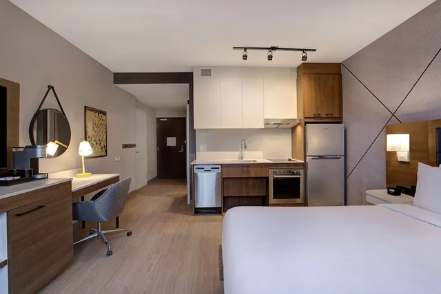 غرفة بسرير كينج لذوي الإعاقة، Hampton Inn by Hilton Montreal Downtown 1/4