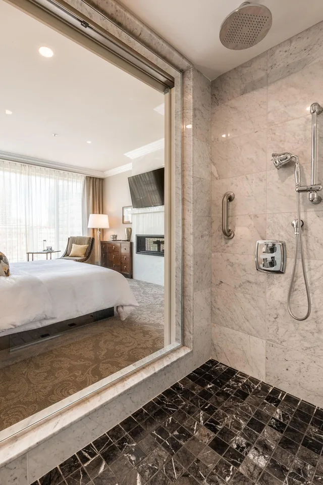 غرفة ديلوكس بسرير مزدوج بإطلالة على المدينة، Hotel Birks Montreal 7/8