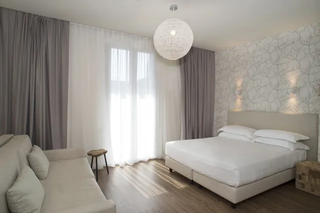 Comfort, Triple, King Bed, Bunk Bed, Hotel Select Suites & Spa 1/3