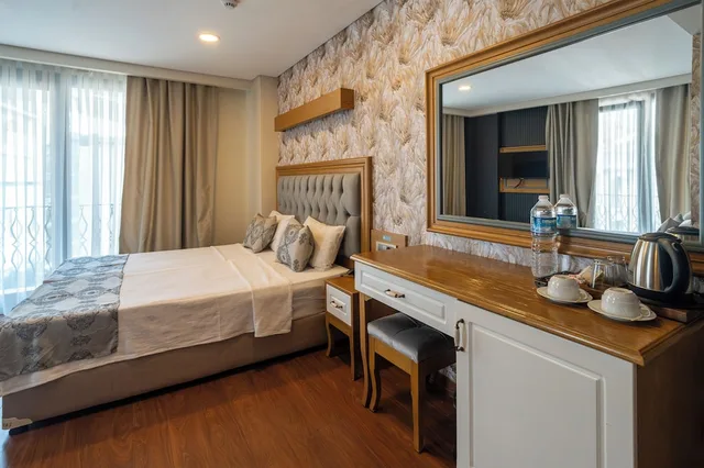 Room, Quadruple, Double and Twin Beds, Eliza Hotel 5/10