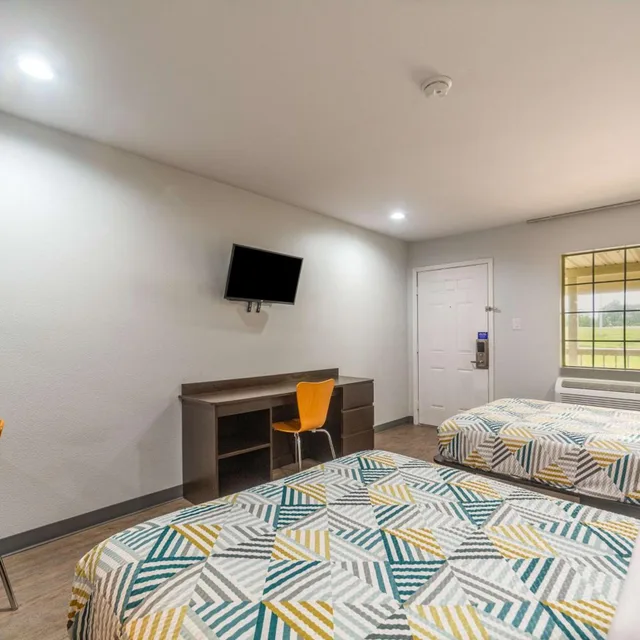 2 Full Beds - Non-Smoking, Micfridge، Motel6 Livingston, TX 4/10