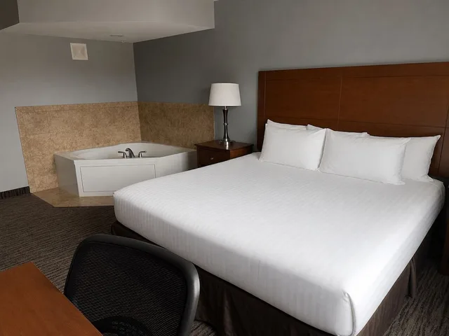 غرفة سوبيريور بسرير كينج، GrandStay Hotel & Suites Parkers Prairie 2/3