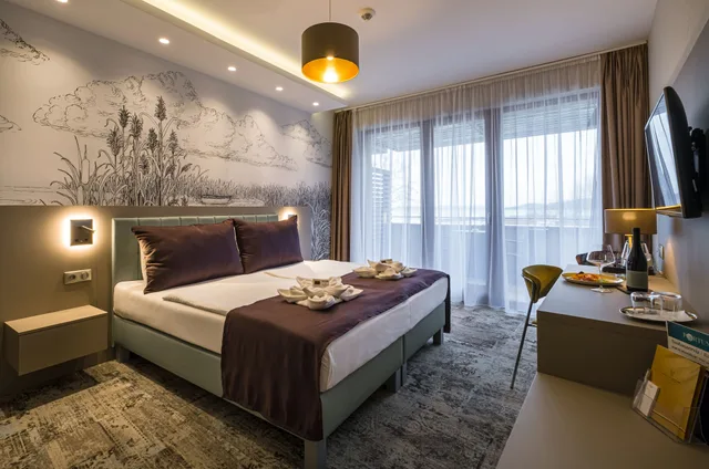 غرفة بريميوم بسريرين منفصلين بإطلالة على البحيرة، Silver Resort Balatonfüred 2/3