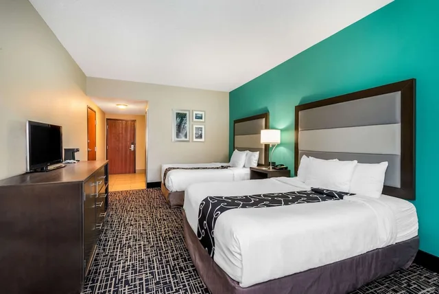 غرفة بسريرين كوين لذوي الإعاقة، La Quinta Inn & Suites by Wyndham Batavia 3/10
