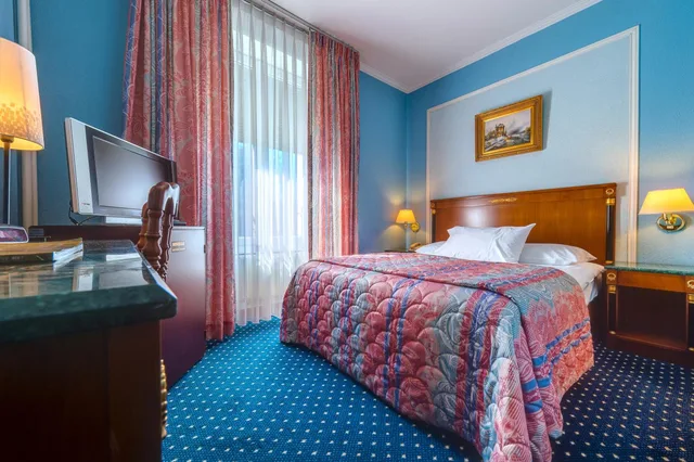 غرفة مفردة، Diplomate Hotel 2/6