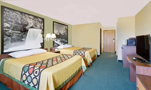 Room, Quadruple, 2 Queen Beds, Super 8 By Wyndham Belgrade/Bozeman Airport 1/2