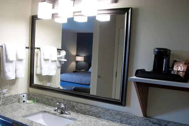 Room, King Bed, Accessible, Americinn By Wyndham Beulah 5/6