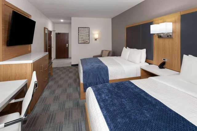 Standard, 2 Queen Beds, Living Area, La Quinta Inn & Suites by Wyndham Coralville Iowa City 1/6