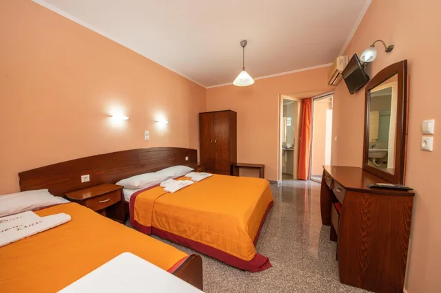 غرفة ثلاثية بإطلالة على البحر، Kalias Hotel 6/10