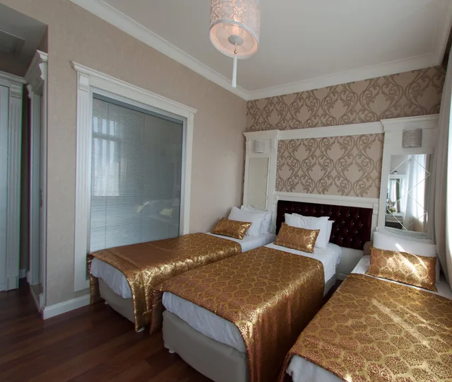 غرفة قياسية ثلاثية بثلاثة أسرّة، Hotel Coliseum 1/4