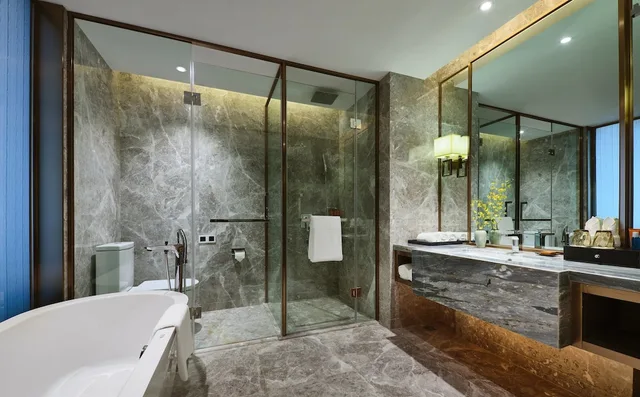 غرفة بريميوم بسرير كينج مع دخول صالة النادي في طابق مرتفع، Crowne Plaza Nanning City Center 8/8