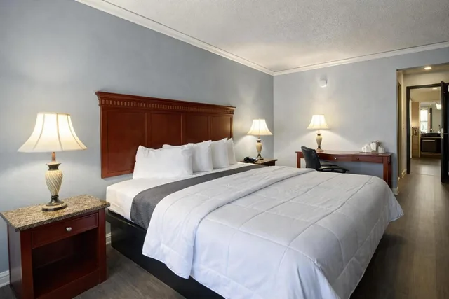 غرفة بسرير كينج، Antioch Quarters Inn and Suites 8/10