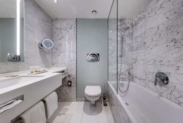 جناح تنفيذي بسرير كينج، Clayton Hotel Dusseldorf City Centre 5/8