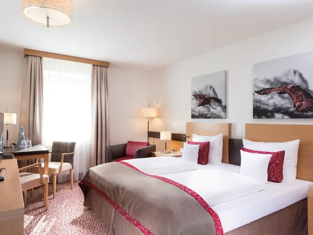 غرفة قياسية بسريرين منفصلين بإطلالة على الحديقة بشرفة، Travel Charme Furstenhaus am Achensee 1/3