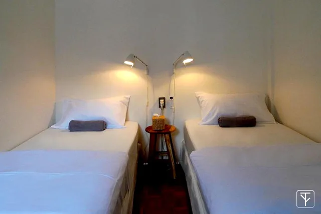غرفة قياسية بسريرين منفصلين بحمام مشترك، T-Boutique Hostel - Hua Lamphong 2/2