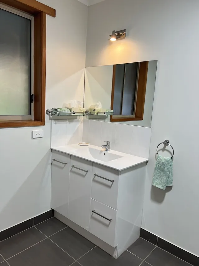 2 Bedrooms, Apartment, Queen and Twin Beds, Kitchen, Greenways Holiday Units 3/4