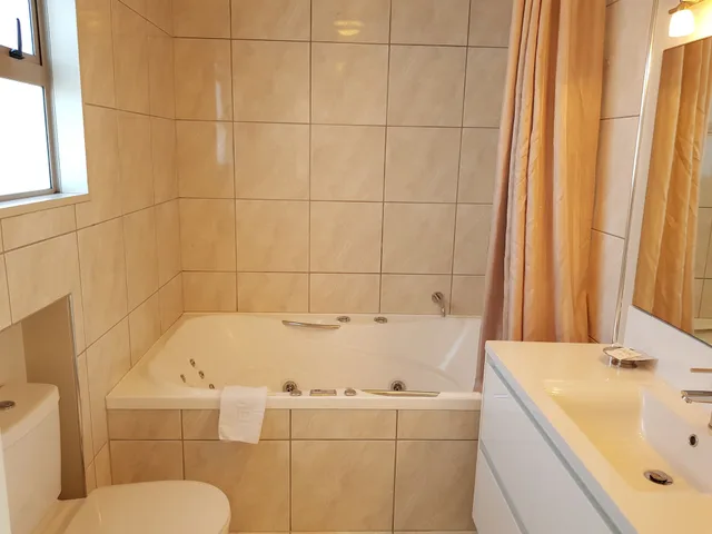 جناح تنفيذي بغرفة نوم واحدة بحوض جاكوزي، Delago Motel 7/10