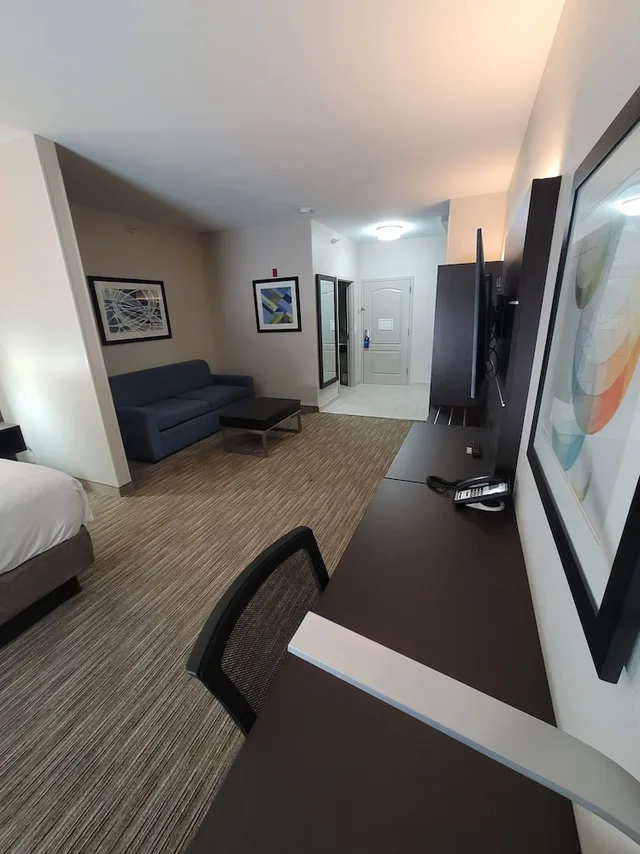 جناح بسرير كينج بمنطقة جلوس، Holiday Inn Express and Suites - Junction City, Kansas 4/4