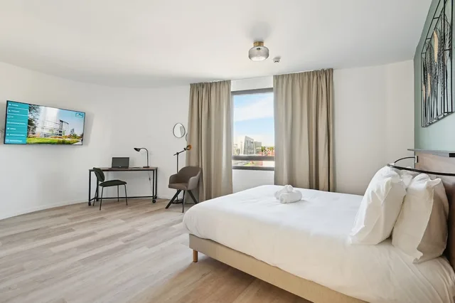 استوديو سوبيريور بسرير كينج بشرفة، All Suites Appart Hotel Paris Ouest Colombes 2/4