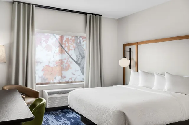 غرفة قياسية بسرير كينج، Fairfield Inn & Suites by Marriott Cape Girardeau 1/2