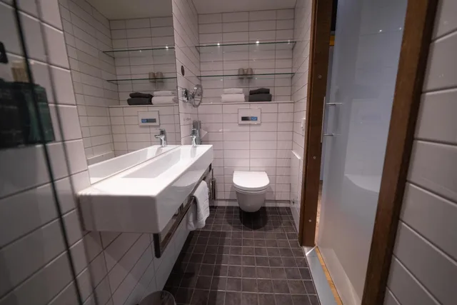 غرفة قياسية بسرير كوين، Clarion Hotel The Edge 5/6