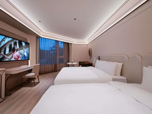 غرفة كلاسيكية عائلية بسريرين مزدوجين وسرير كينج وسرير كوين، Mercure Hangzhou West Lake Yuquan 2/3