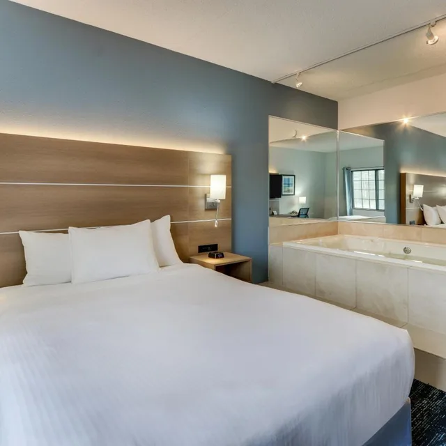 غرفة بسرير كوين، Parkshore Resort 1/4