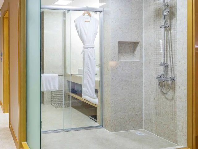 غرفة قياسية بسرير كينج مع أريكة، Novotel Ulaanbaatar 10/10